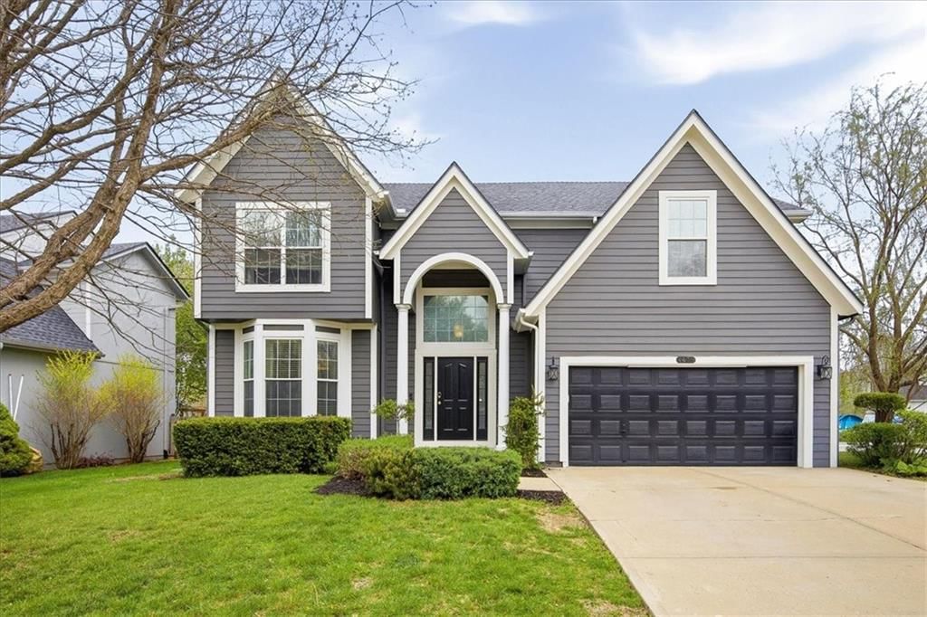 4439 Meadow View Drive, Shawnee, KS