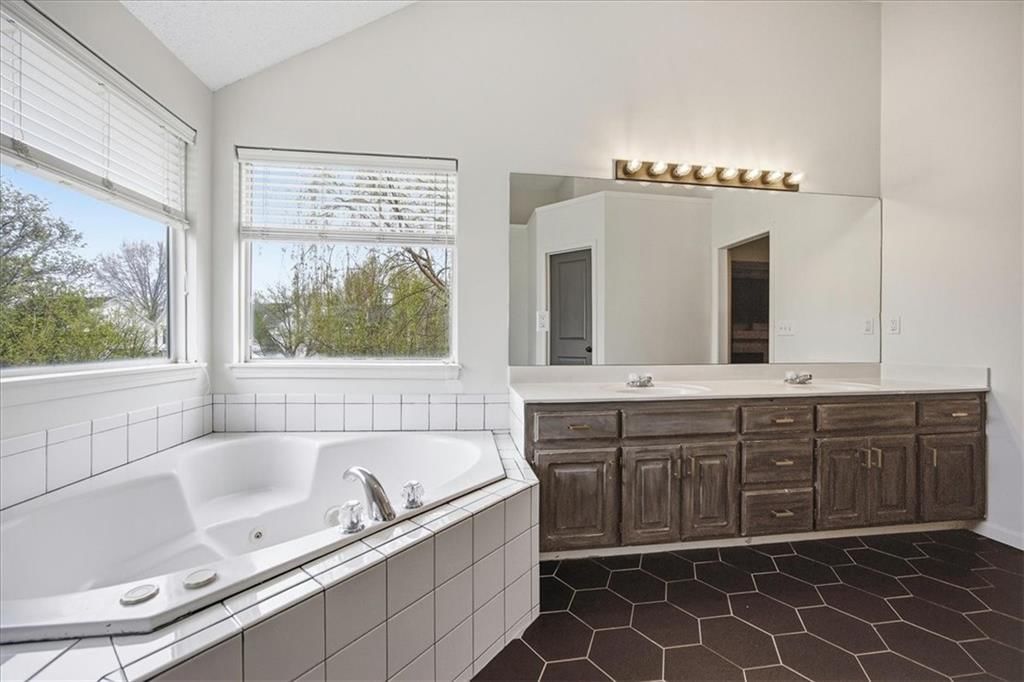4439 Meadow View Drive — photo 18