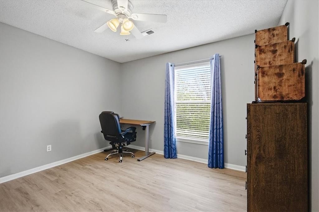 4439 Meadow View Drive — photo 25