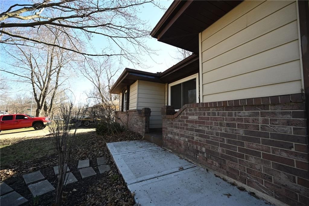 5720 N Drury Avenue — photo 2