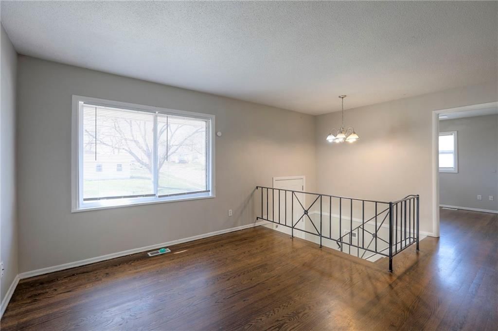1715 Viking Drive — photo 4