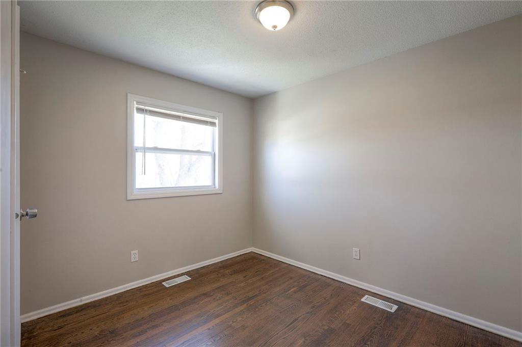 1715 Viking Drive — photo 11