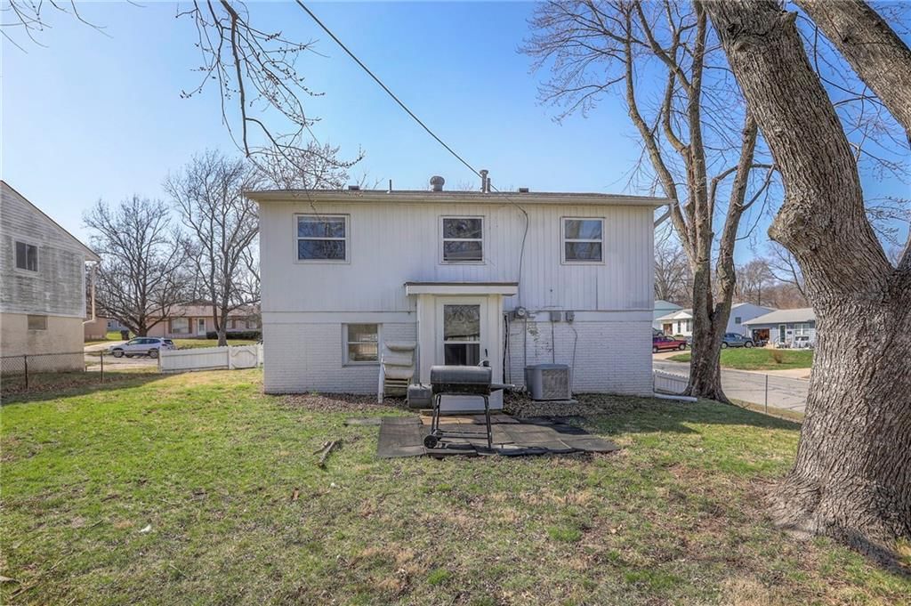 1715 Viking Drive — photo 23