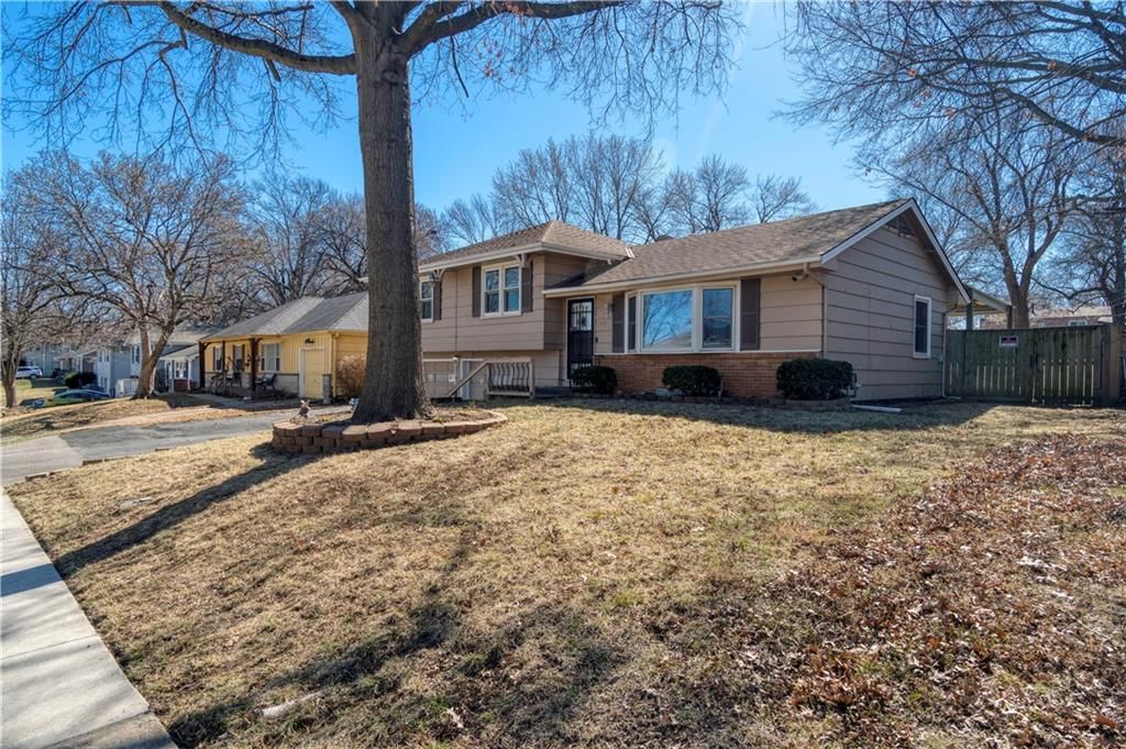 8409 E 85th Street — photo 3