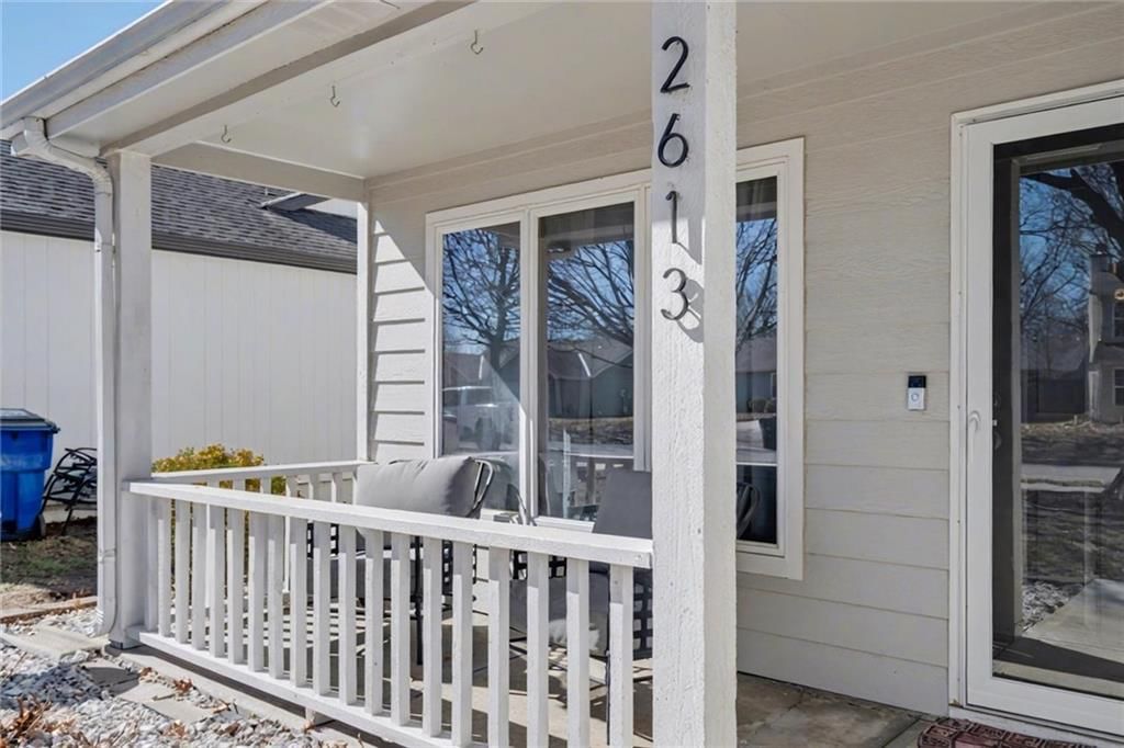 2613 Mayfair Drive — photo 2