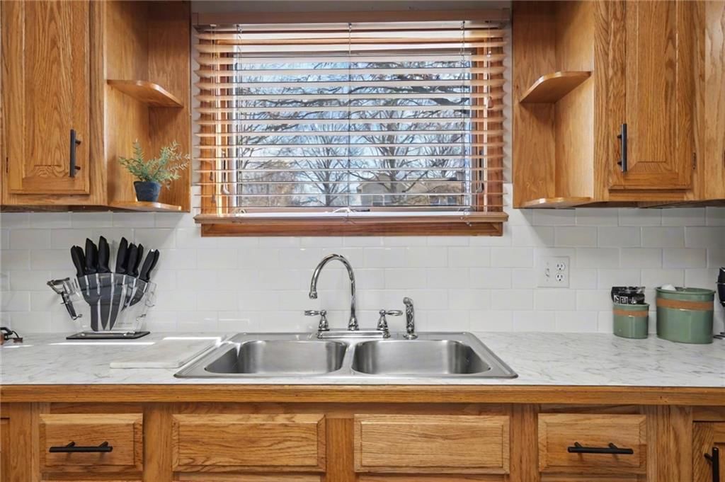 2613 Mayfair Drive — photo 6
