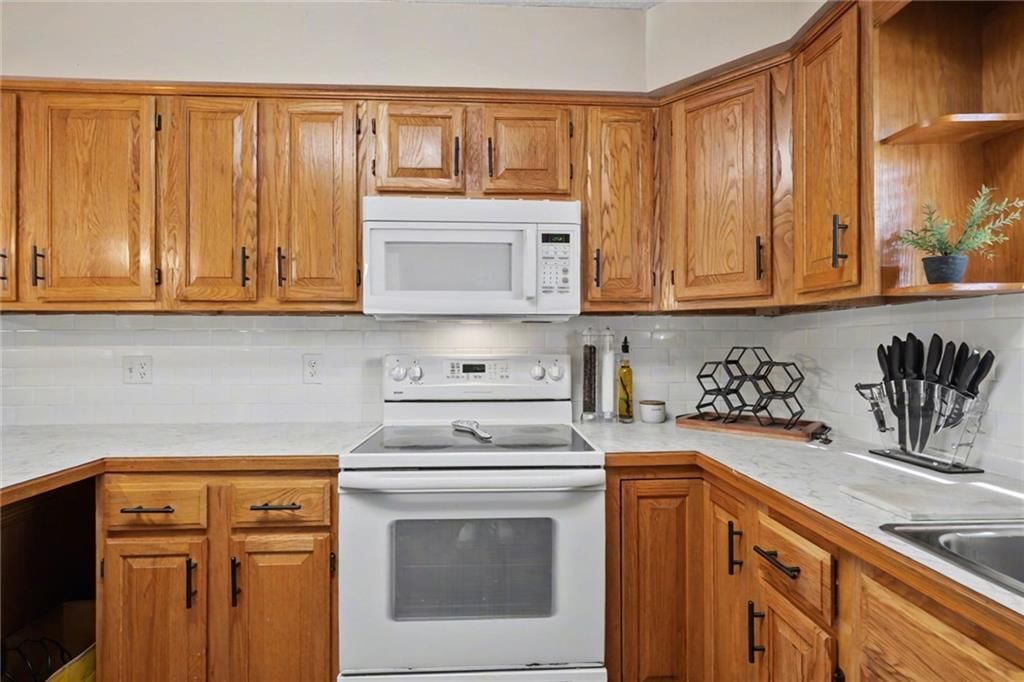 2613 Mayfair Drive — photo 7