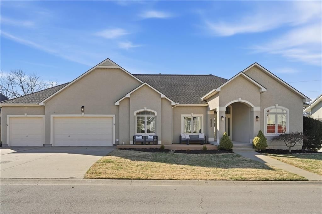 10308 Granada Lane — photo 2