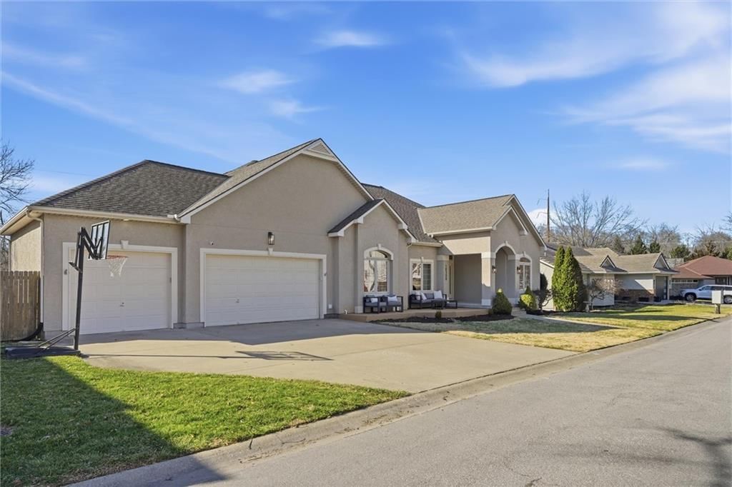 10308 Granada Lane — photo 4