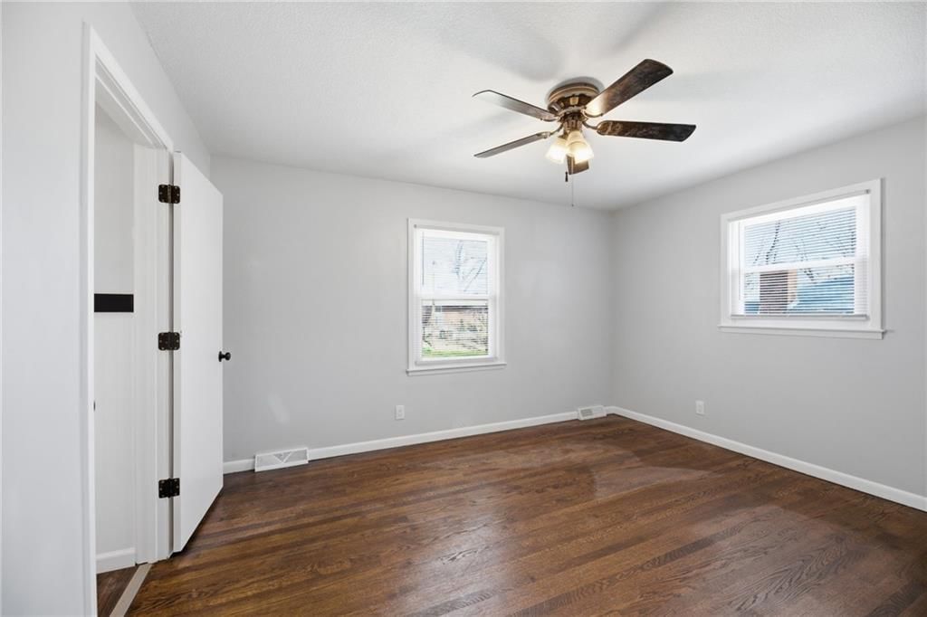 200 E 10th Street — photo 12
