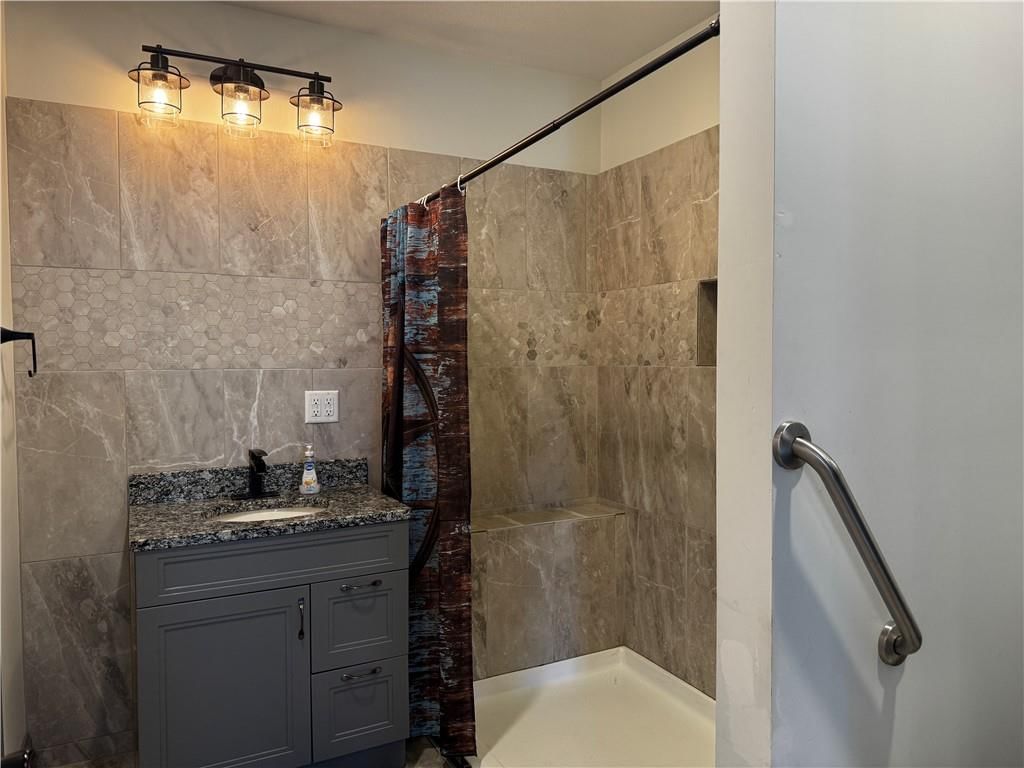124 W 5th Street — photo 18