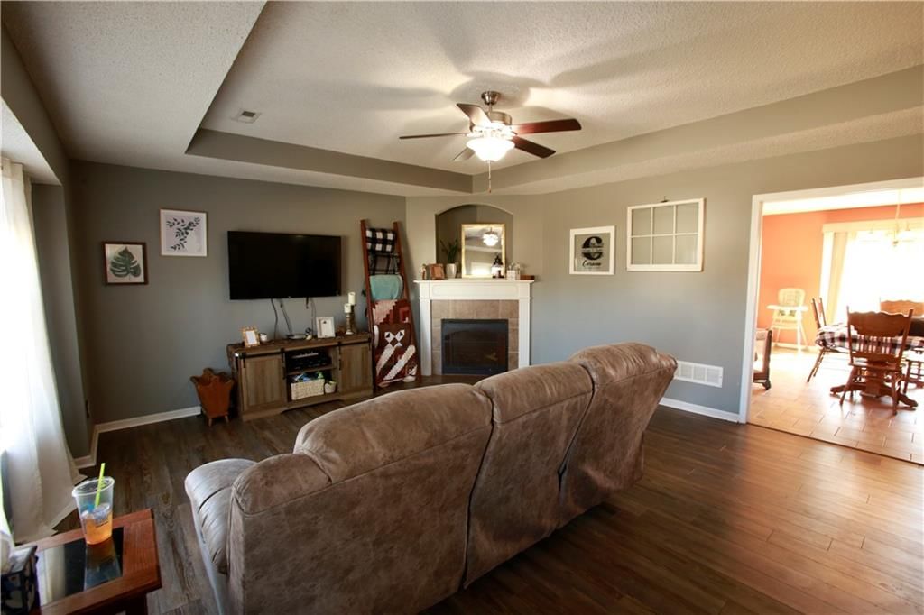 734 Iron Horse Drive — photo 2
