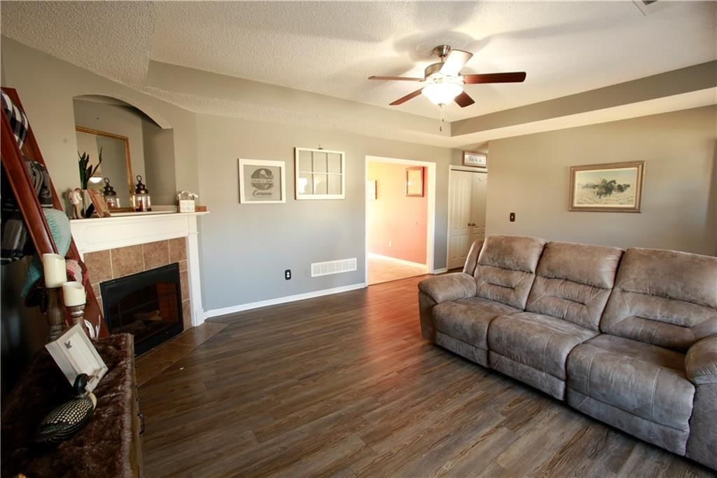 734 Iron Horse Drive — photo 4