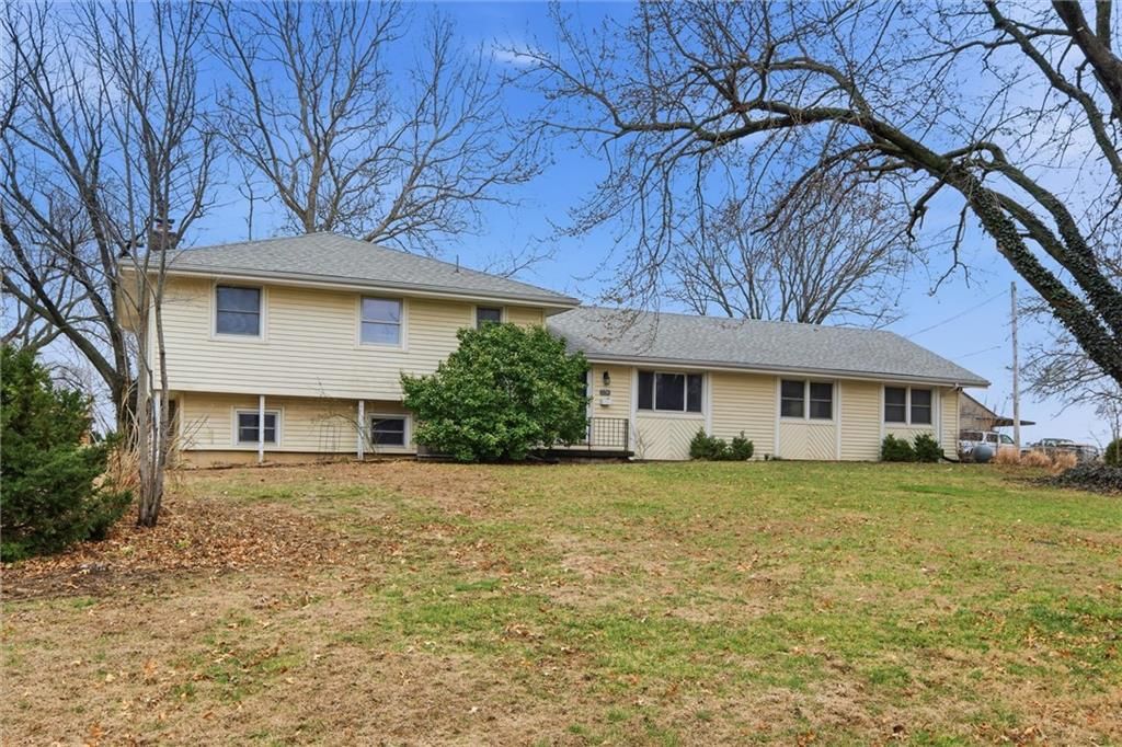 15794 151st Street, Bonner Springs, KS
