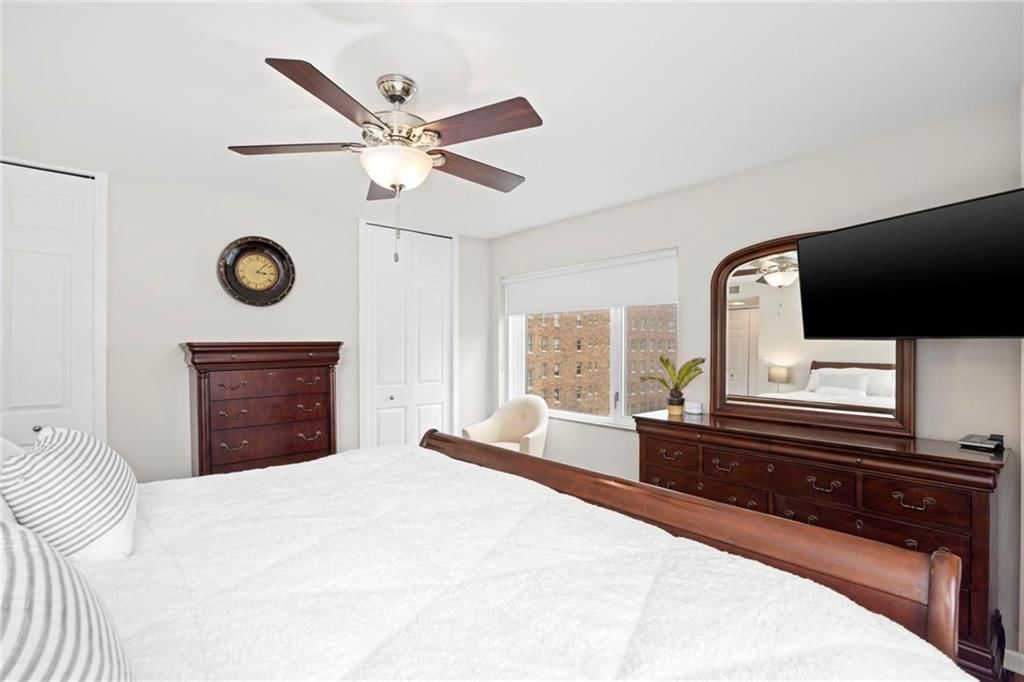 4545 Wornall Road — photo 9