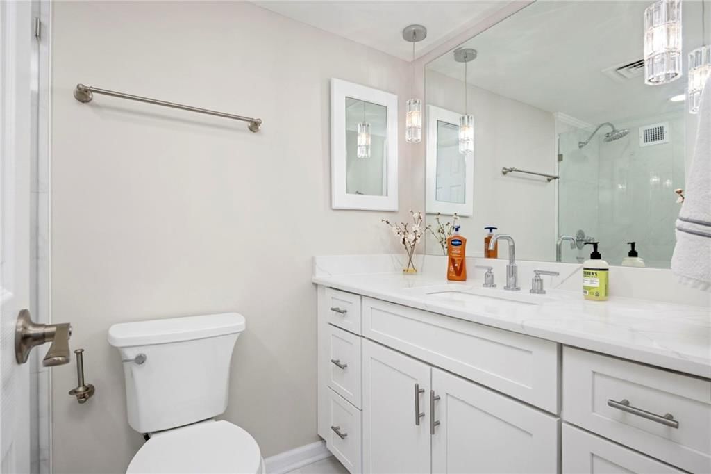 4545 Wornall Road — photo 15