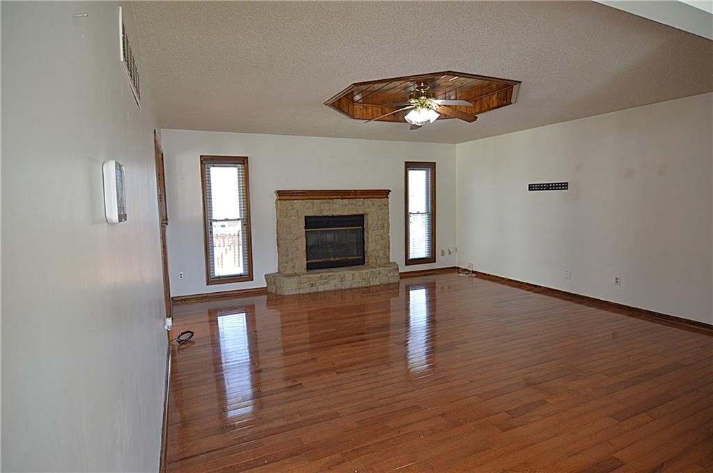 1133 NE Mulberry Street — photo 3