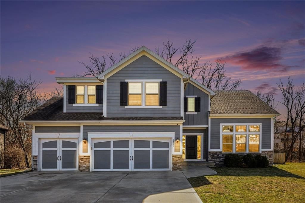 1207 E 15th Street, Kearney, MO