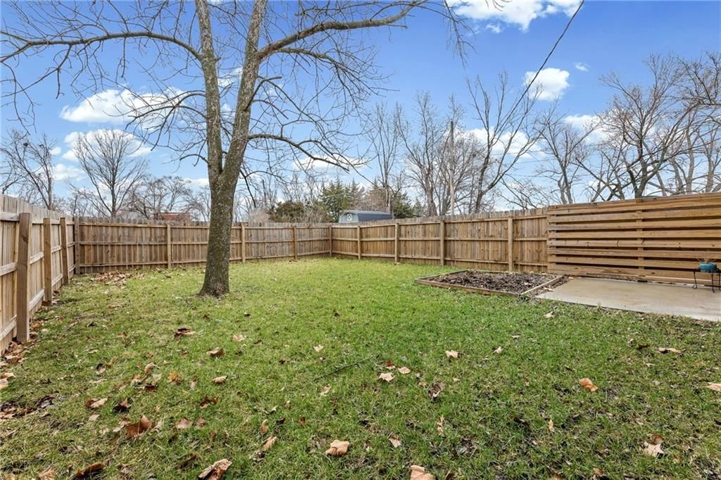 929 E Wilson Street — photo 23