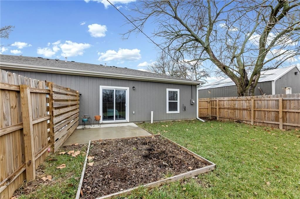 929 E Wilson Street — photo 24