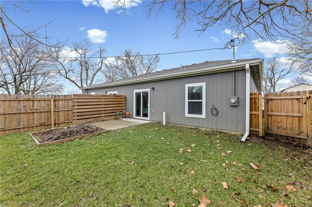 929 E Wilson Street — photo 25