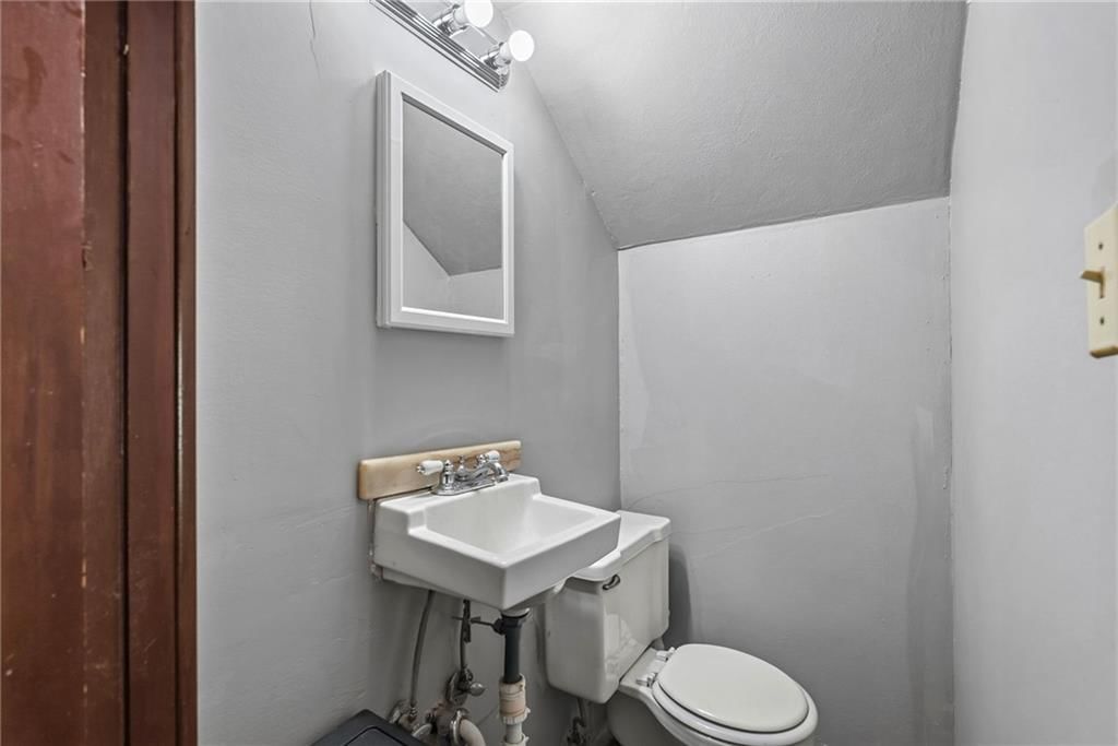 602 W Walnut Street — photo 13
