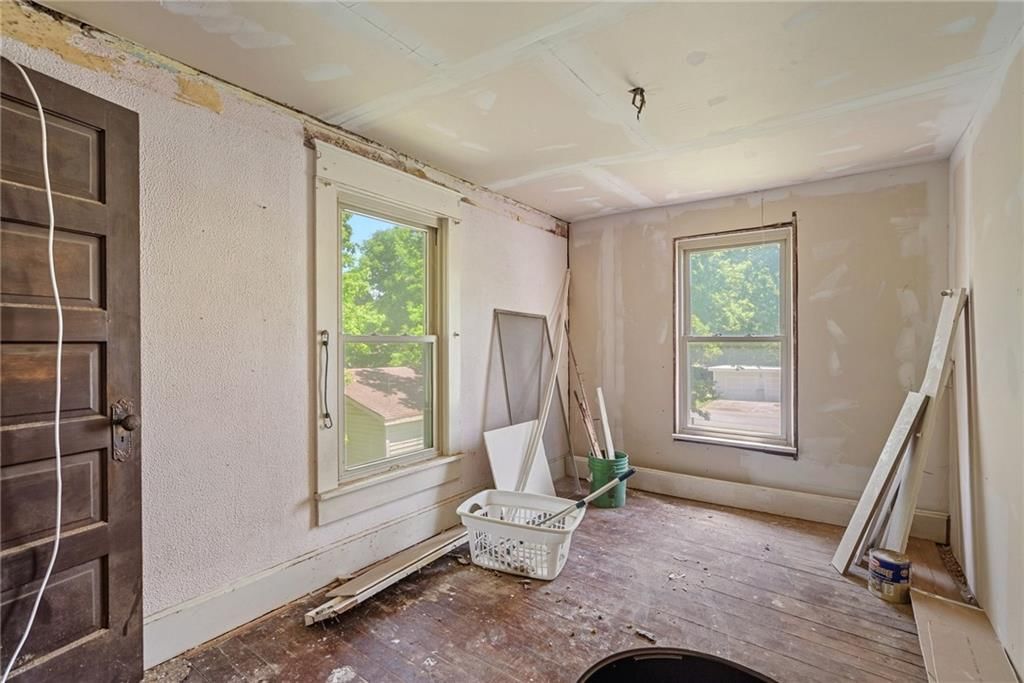 602 W Walnut Street — photo 28