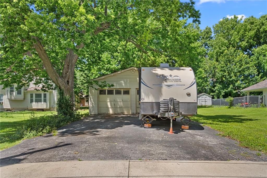 602 W Walnut Street — photo 33