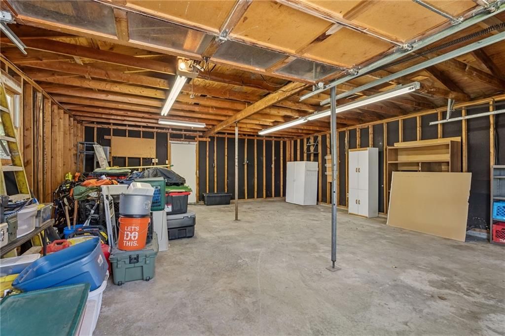 602 W Walnut Street — photo 36