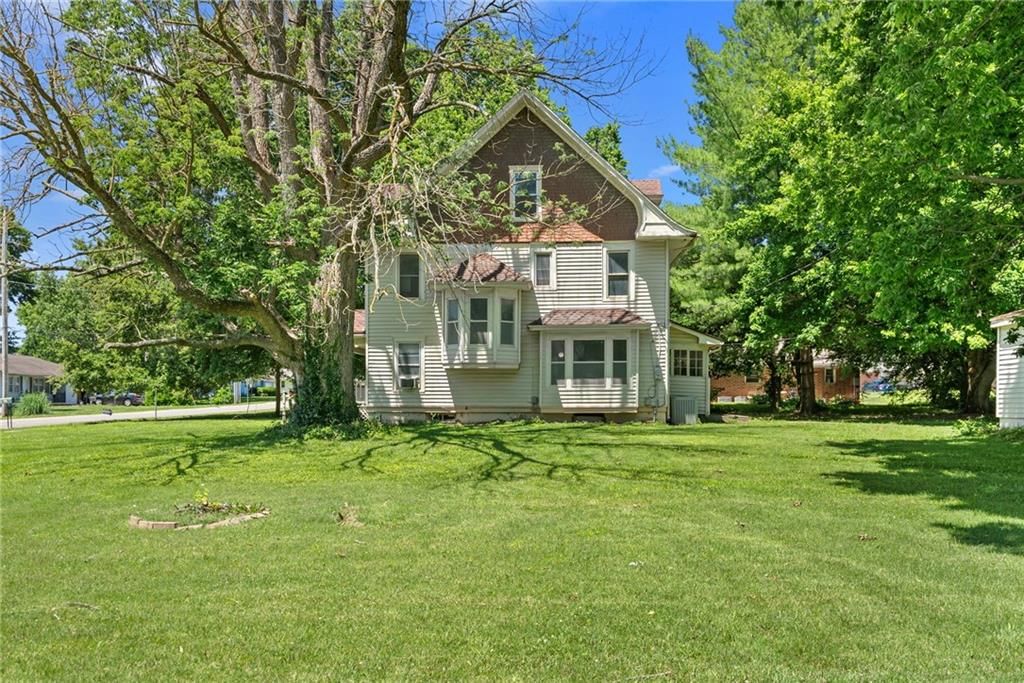 602 W Walnut Street — photo 37