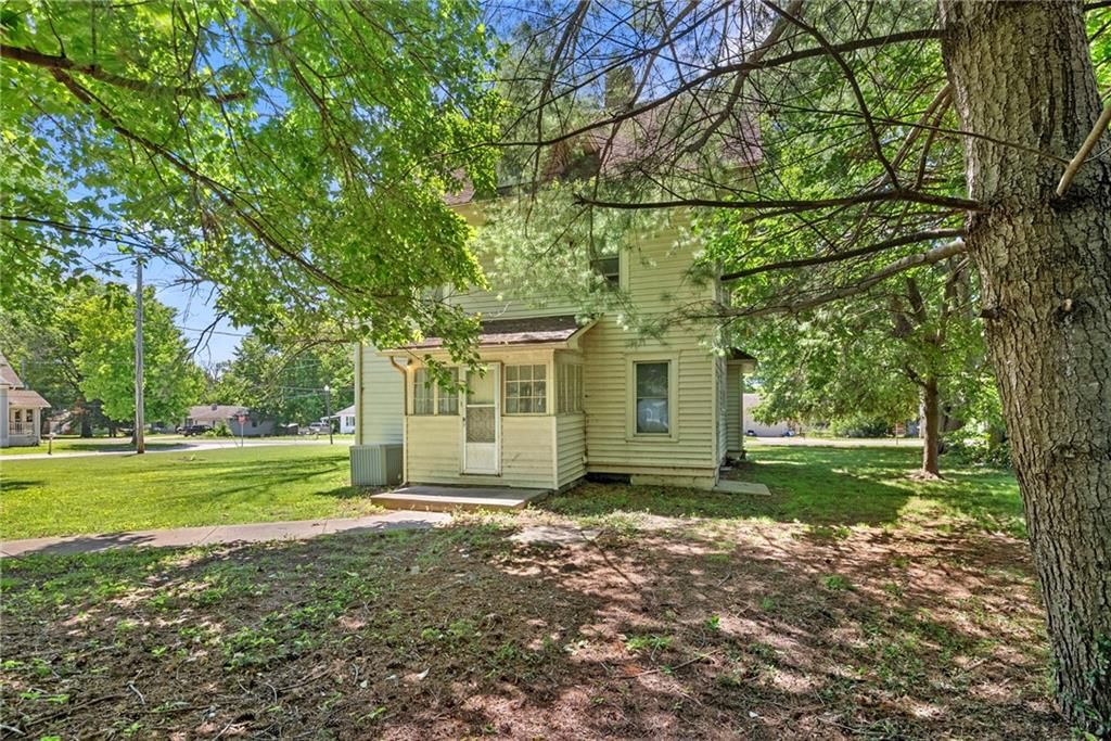 602 W Walnut Street — photo 38