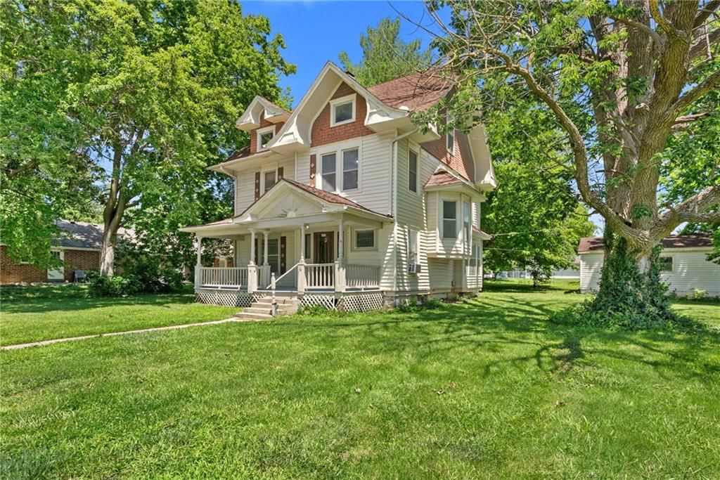 602 W Walnut Street — photo 40