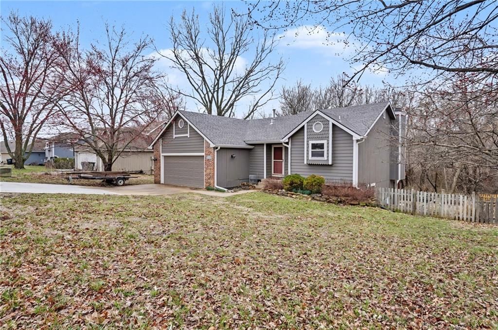 1011 Lakecrest Road — photo 2