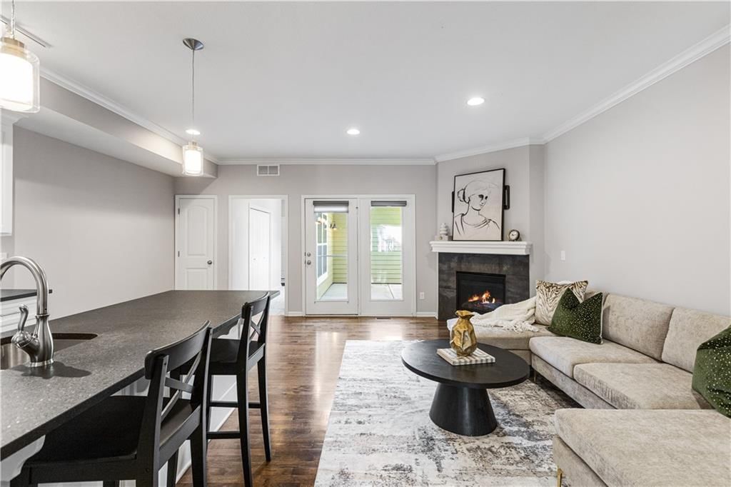 4450 Summit Street — photo 9