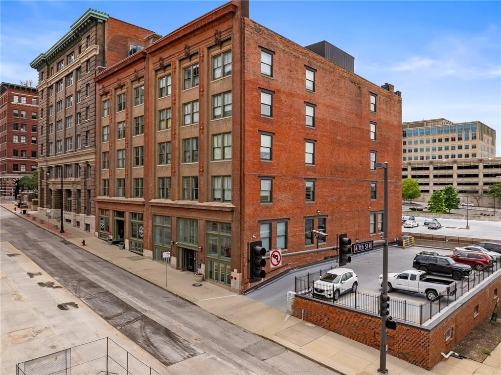 700 Broadway Boulevard — photo 2