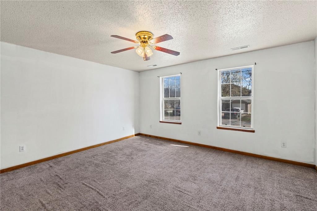 213 N 4TH Street — photo 8