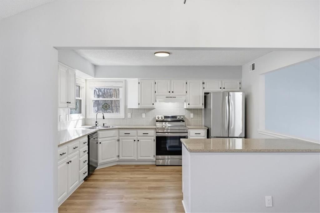 15749 Horton Street — photo 10