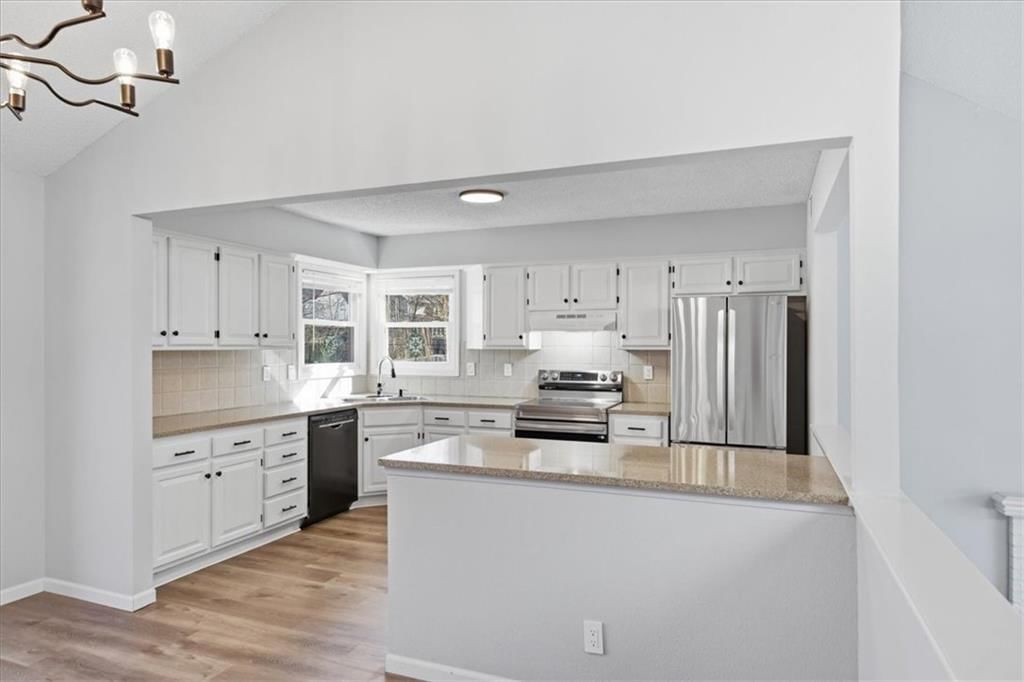 15749 Horton Street — photo 11