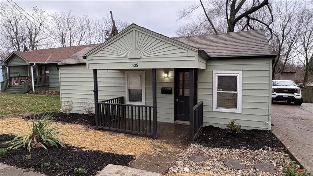 539 E MILL Street — photo 2