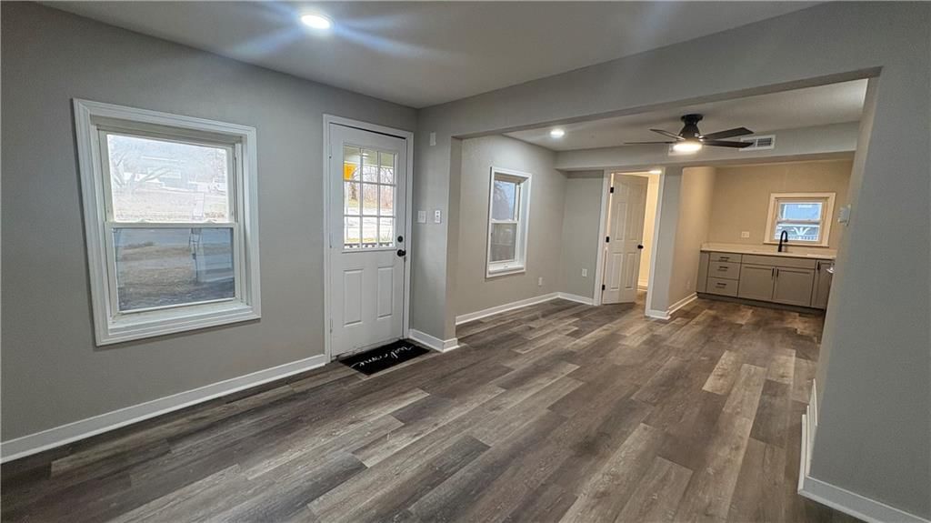539 E MILL Street — photo 7