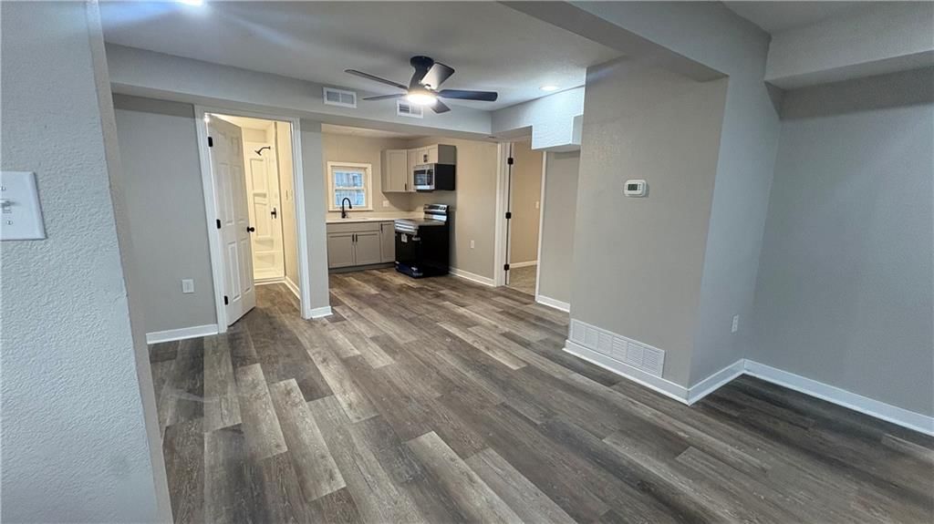 539 E MILL Street — photo 8