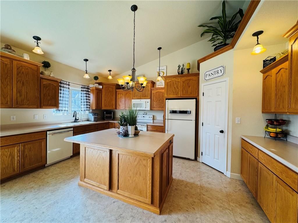 1160 ANDREW Drive — photo 5