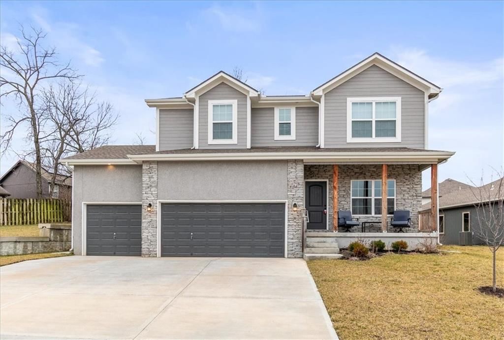 801 NW Hickory Ridge Drive, Grain Valley, MO