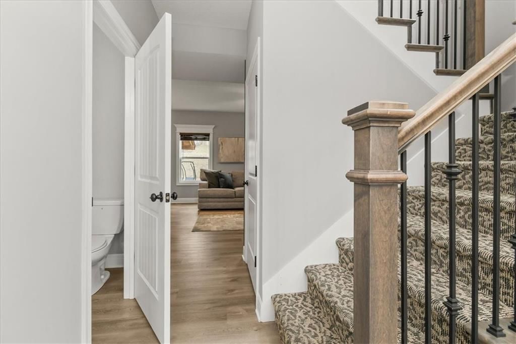 801 NW Hickory Ridge Drive — photo 6