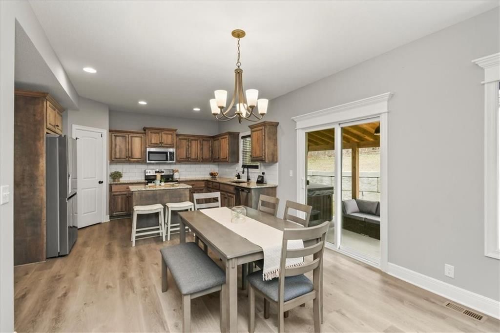 801 NW Hickory Ridge Drive — photo 9