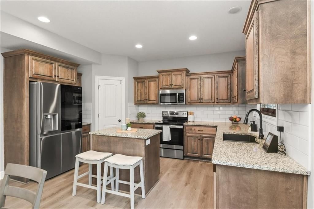 801 NW Hickory Ridge Drive — photo 10