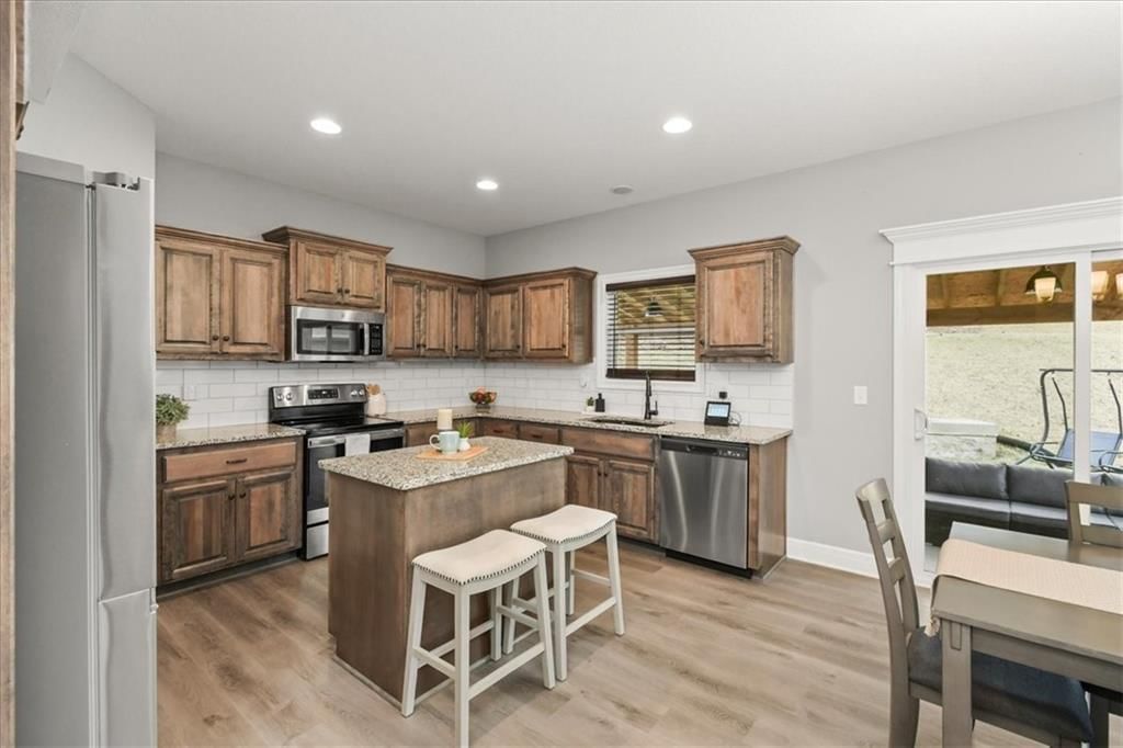 801 NW Hickory Ridge Drive — photo 11