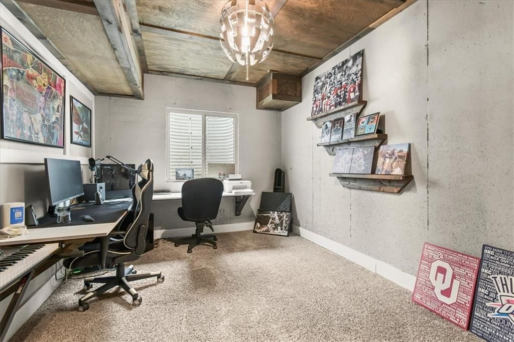 801 NW Hickory Ridge Drive — photo 24