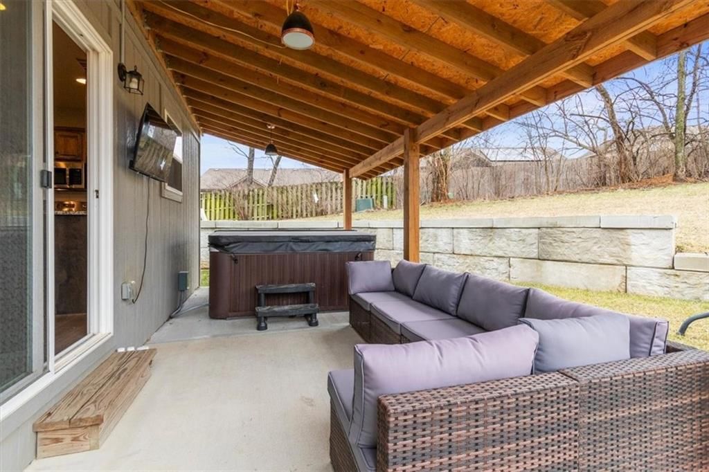 801 NW Hickory Ridge Drive — photo 26
