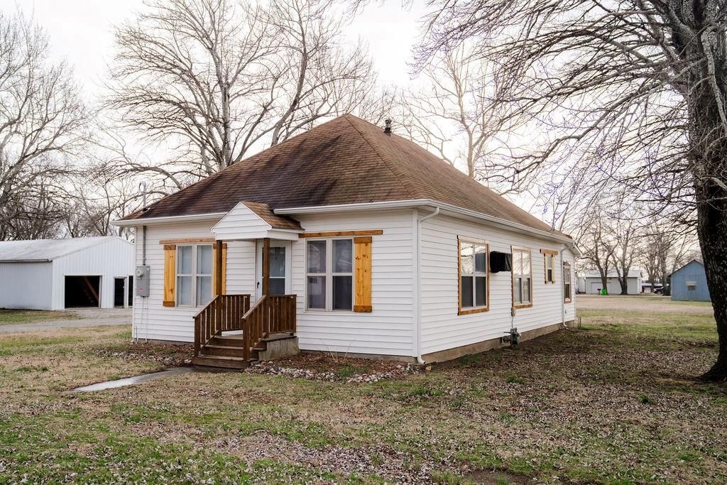 17325 47th Road, Parsons, KS